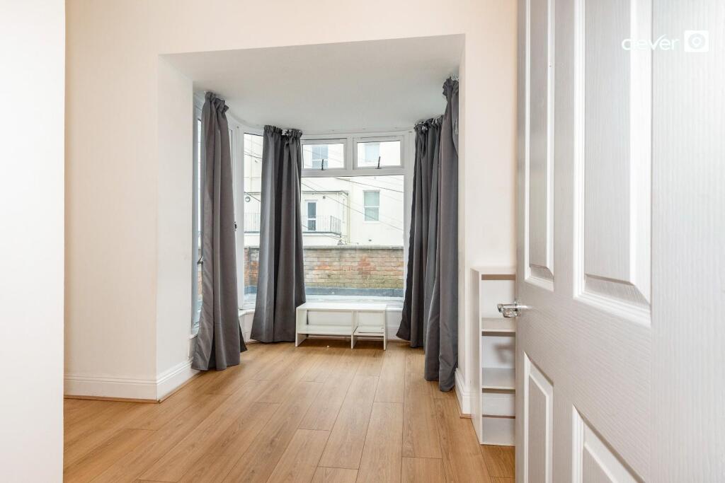Apartment in Plymouth, Mutley - View 5