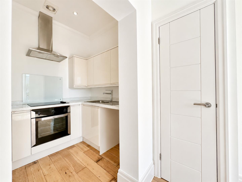 Apartment in Tonbridge - View 3