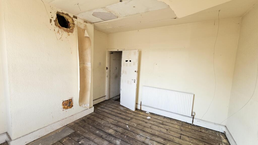 House in Nottingham, Hyson Green - View 3