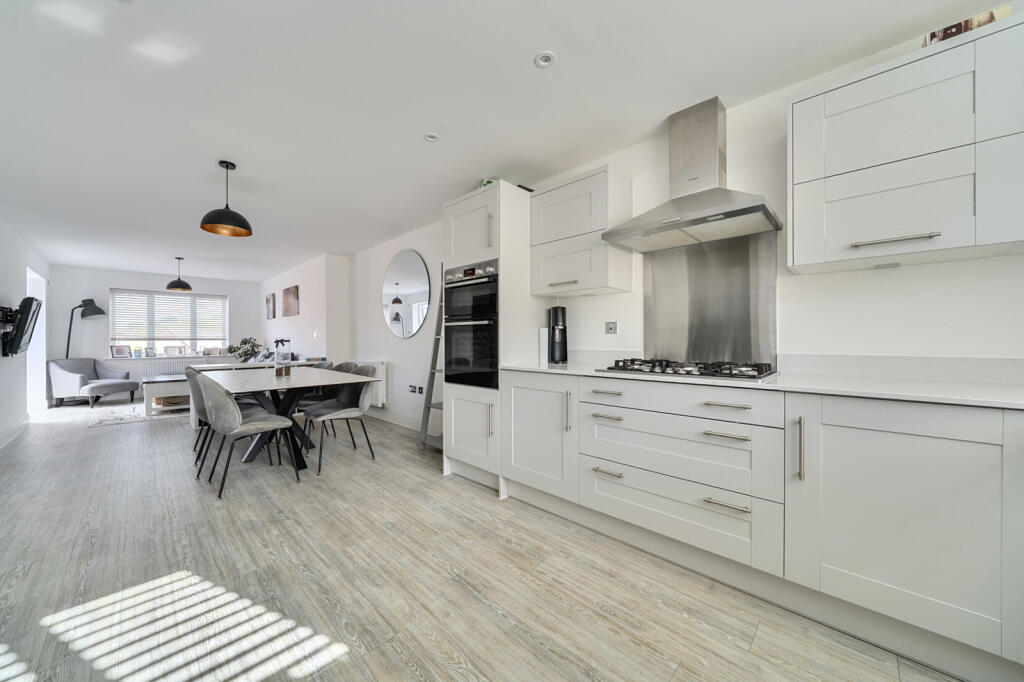 House in Cherwell, Elmwood Park, Banbury - More