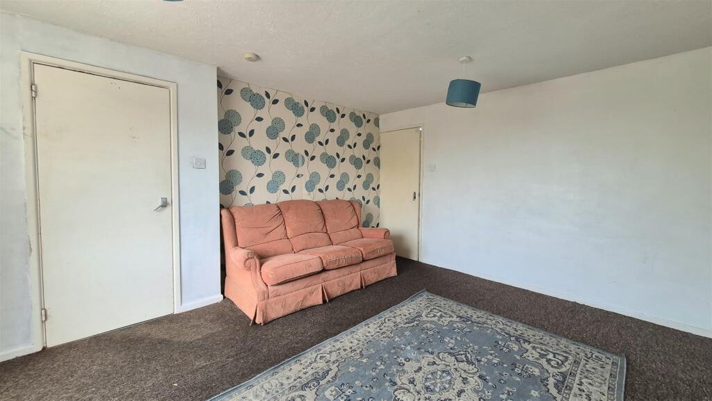 Apartment in Luton, Hart Hill - View 4