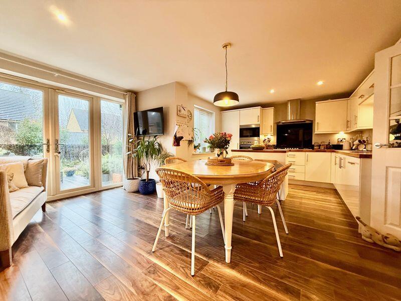 Fabulous Family Home - Stunning Location photo 2