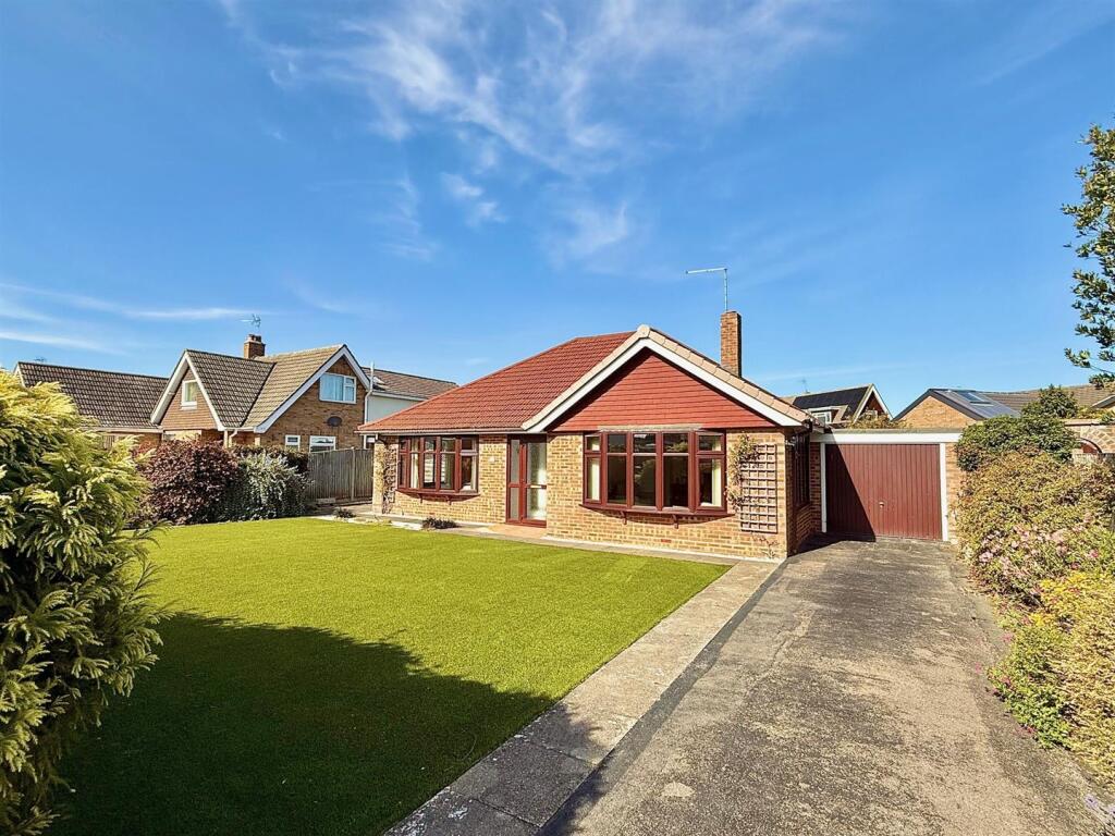 3-bed bungalow on Leathway, Ormesby, £415,000