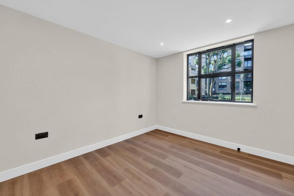 3 bedroom mews property for rent