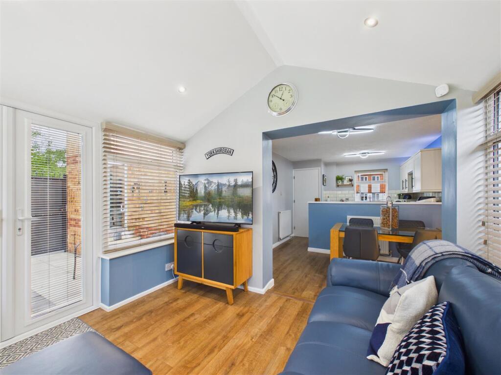 House in Hull - View 2