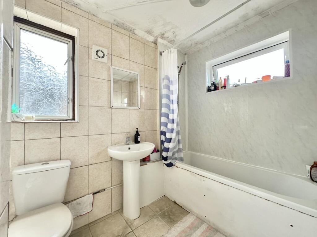 House in Southall - View 4