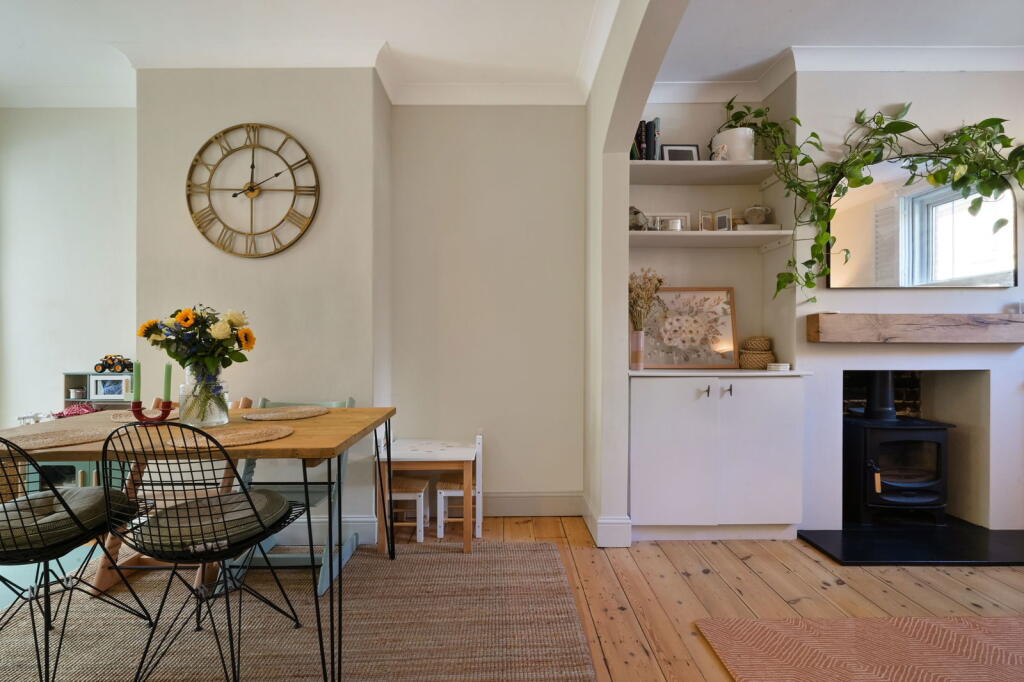 House in Reigate, South Park - More