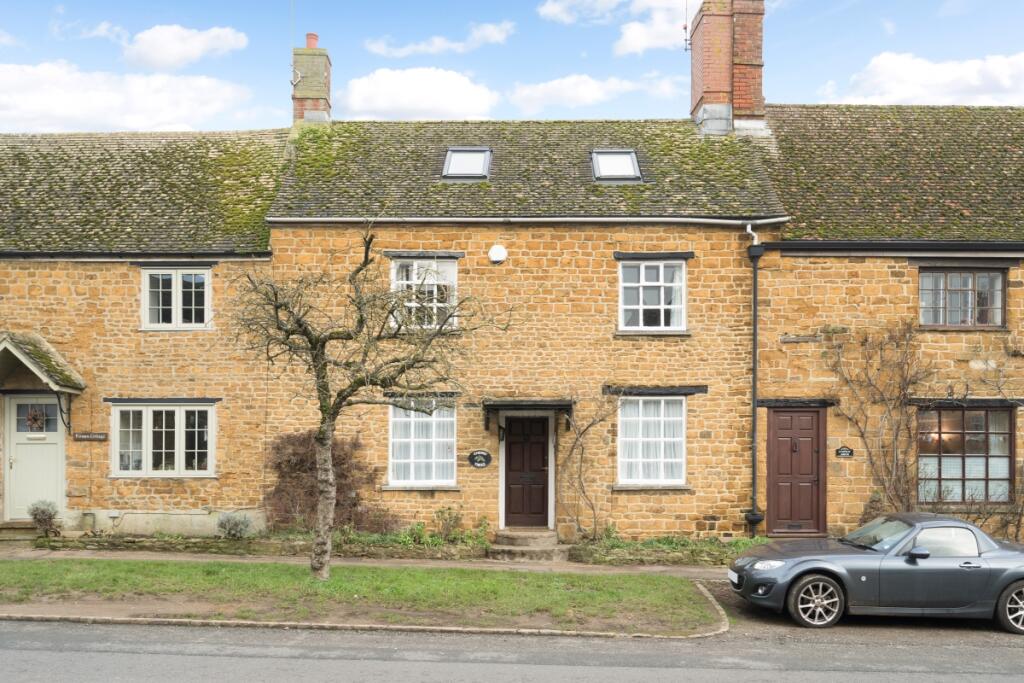 Main image of property: High Street Deddington OX15