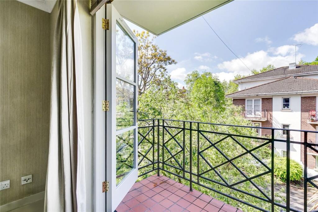 Apartment in London - View 5