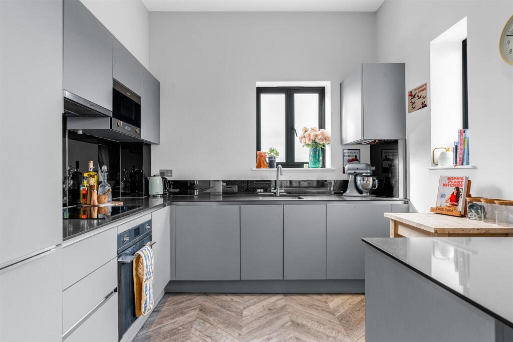 Additional image 7 of Green Close, Brookmans Park, Hatfield