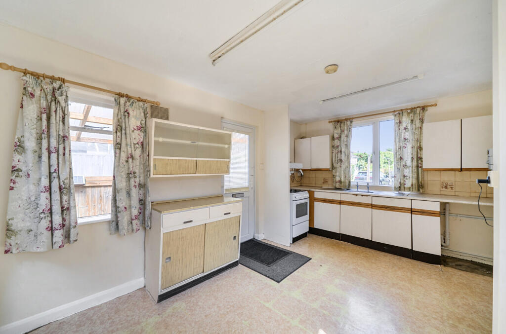 House in Blunsdon St Andrew, Greenmeadow, Haydon Wick - View 3