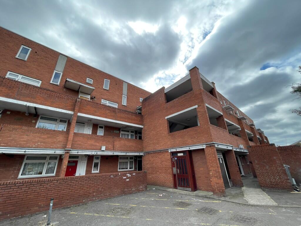 Main image of property: High Road, Romford, London, RM6