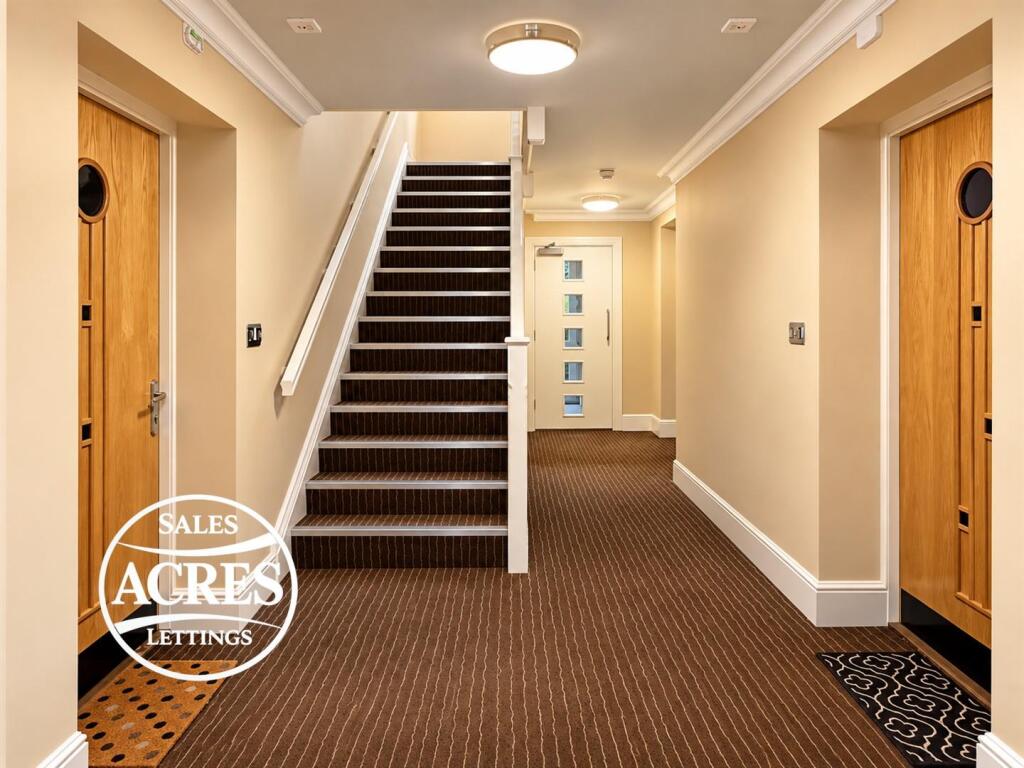 Apartment in Sutton Coldfield, Driffold - View 5