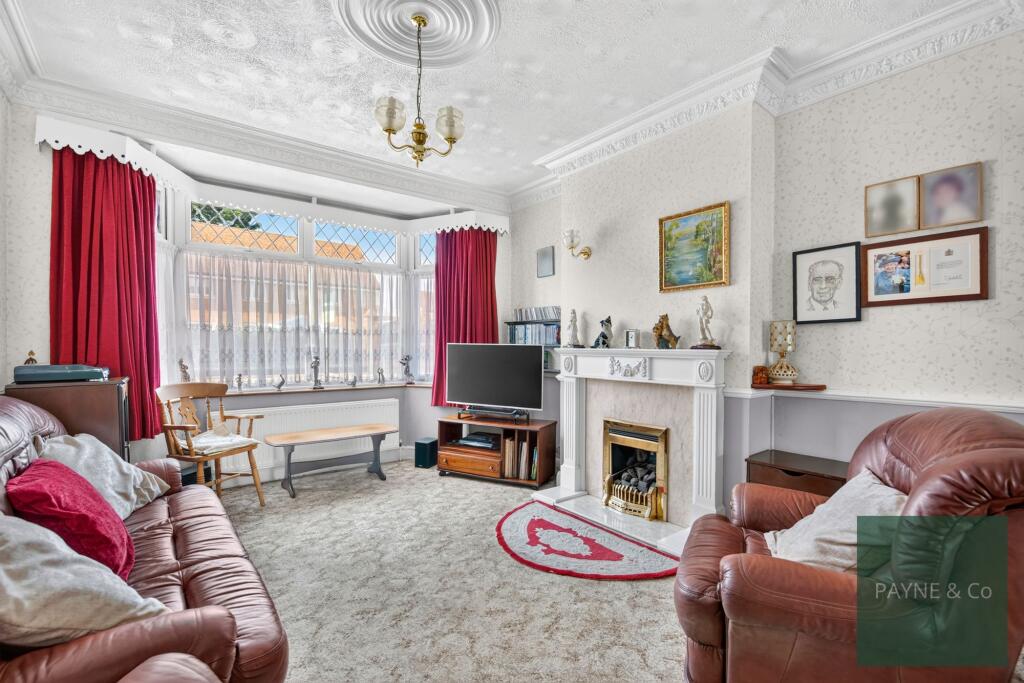 House in London, Barkingside - View 5