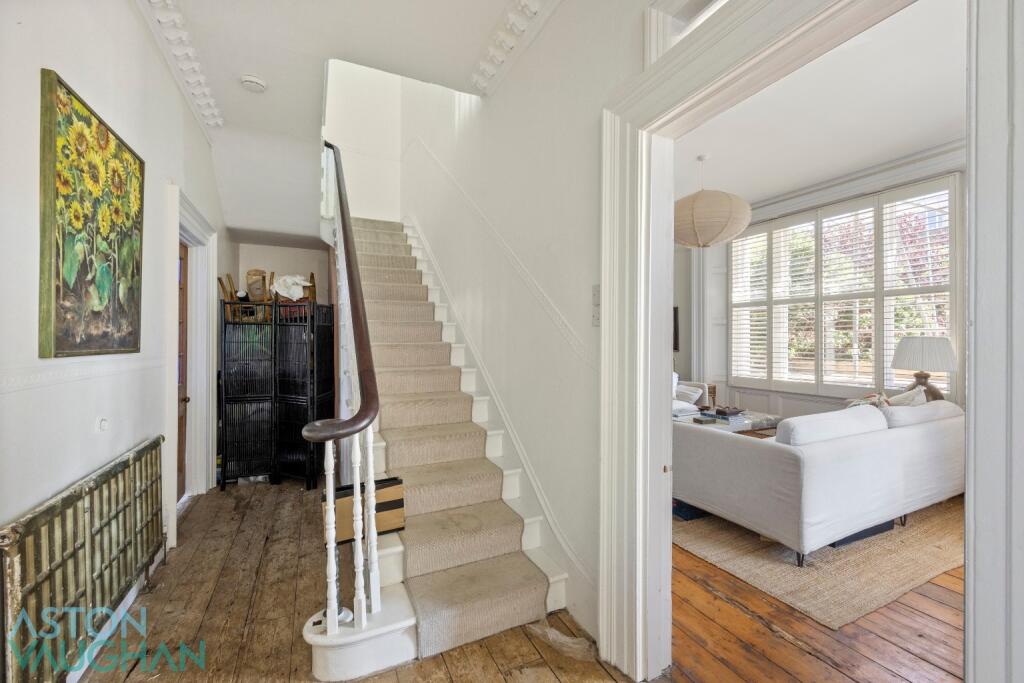 Apartment in Brighton, Round Hill - More
