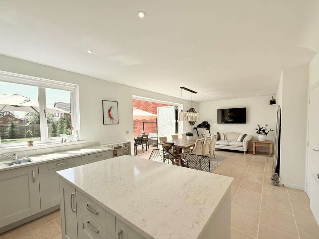 Strickland Drive, Shackleton Village, Stratford upon Avon, Warwickshire photo 3