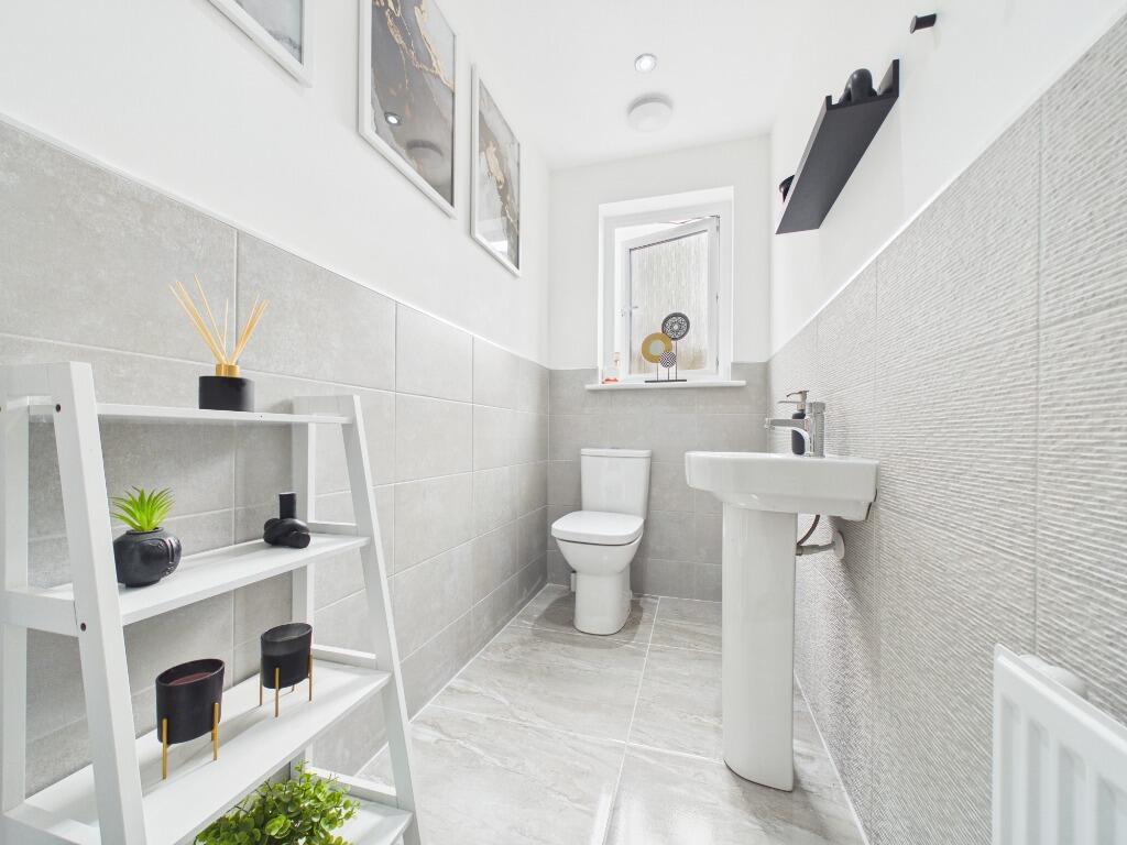 House in Glasgow, South Lanarkshire - More