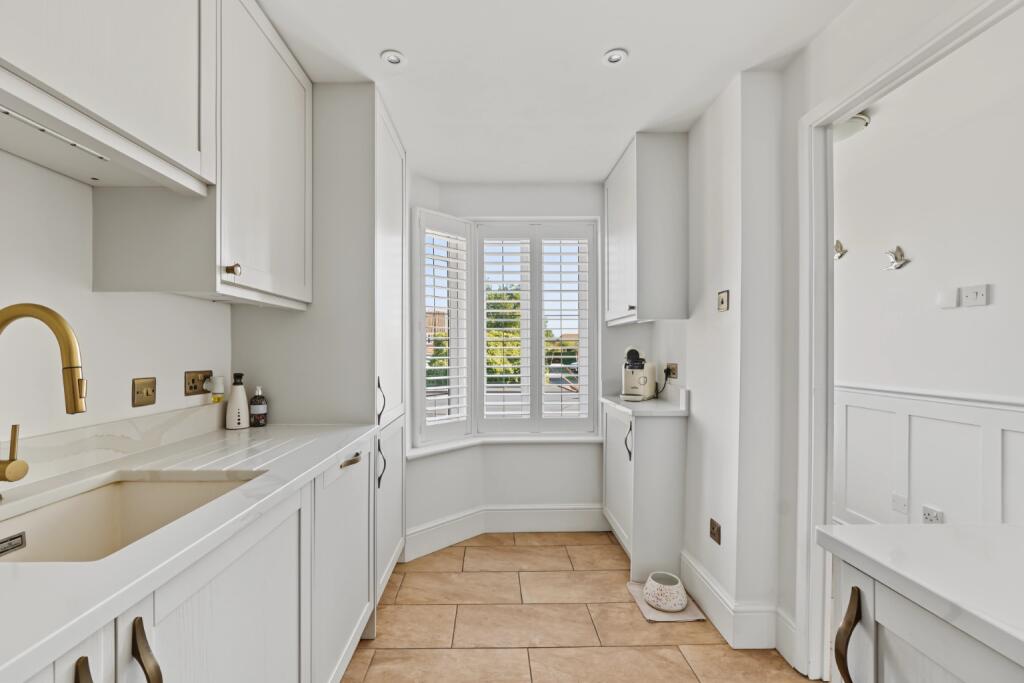 House in Gillingham, East Rainham - View 4