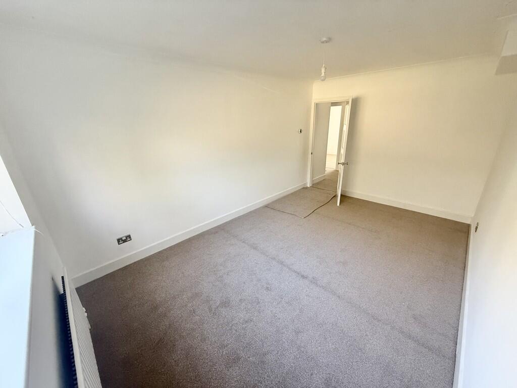 Apartment in Poole, Hillbourne, Broadstone - View 6