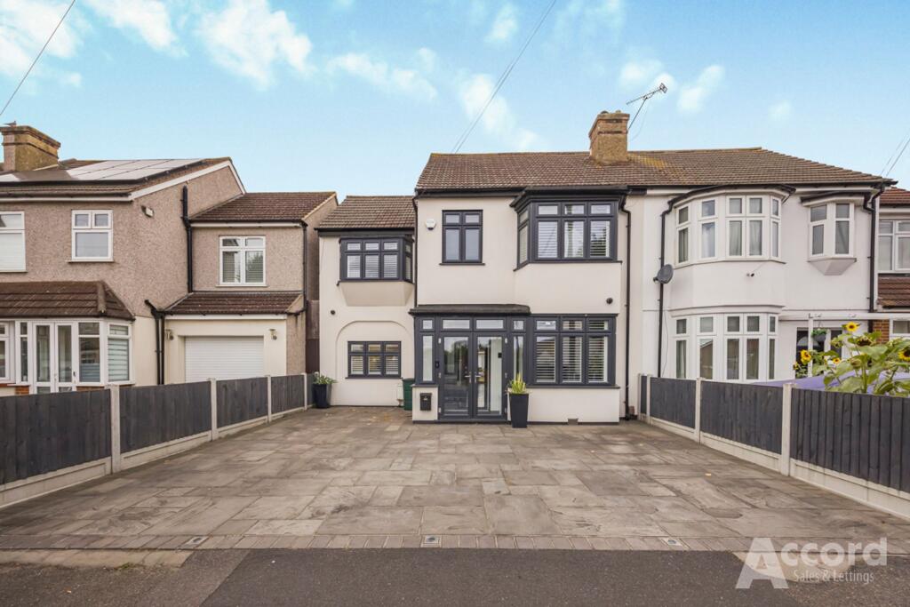 House in Romford - View 2