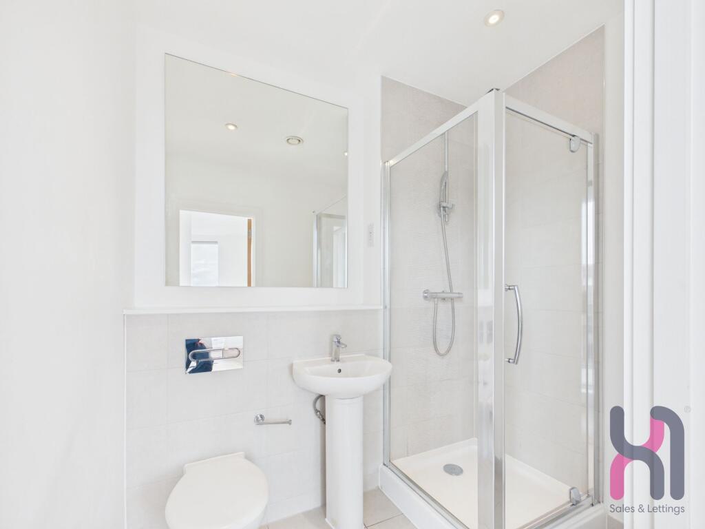 Apartment in Gillingham, Medway - View 4