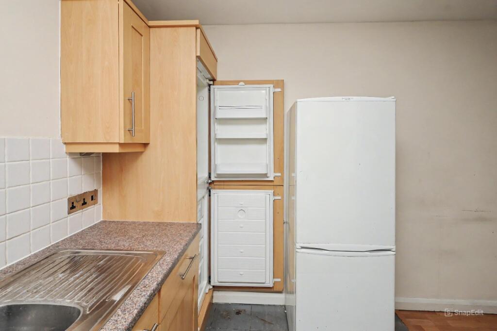Apartment in Watford, Hertfordshire - View 3