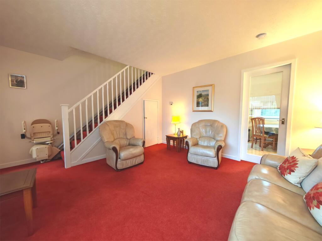 14 Southend Court, Strathaven, ML10 6QU photo 3