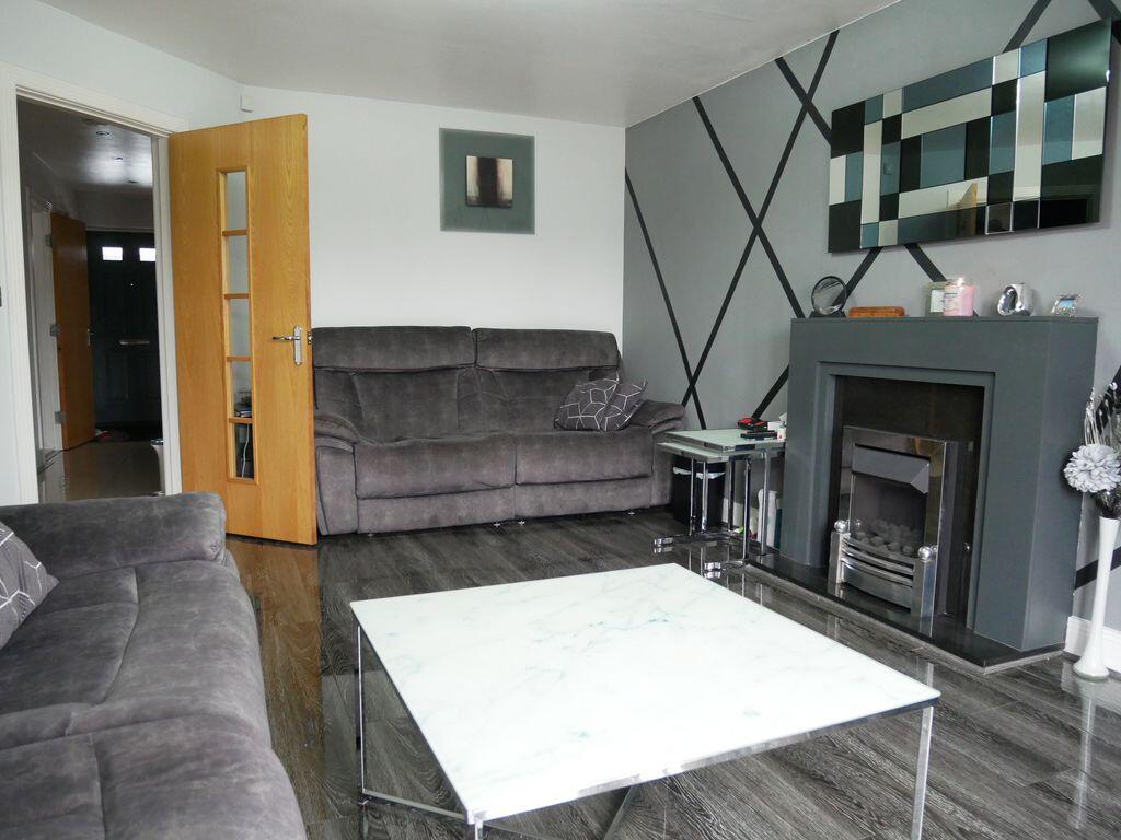 Pembroke Close, Cheadle Hulme photo 4