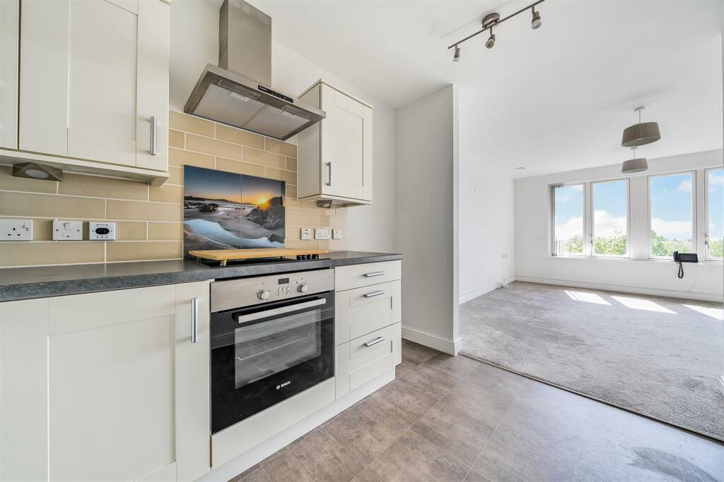Peverell Avenue East, Poundbury photo 2