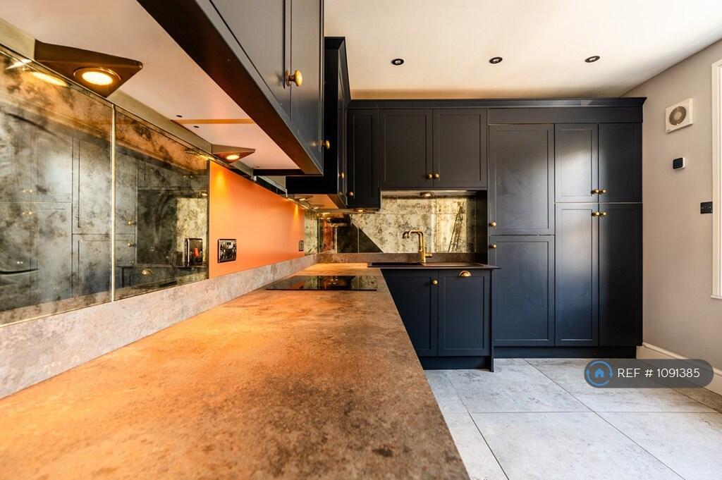 Apartment in Leeds - View 3