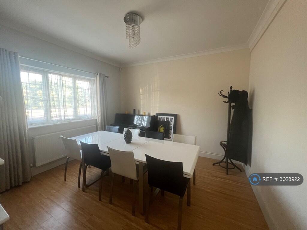 House in Gloucester - View 3