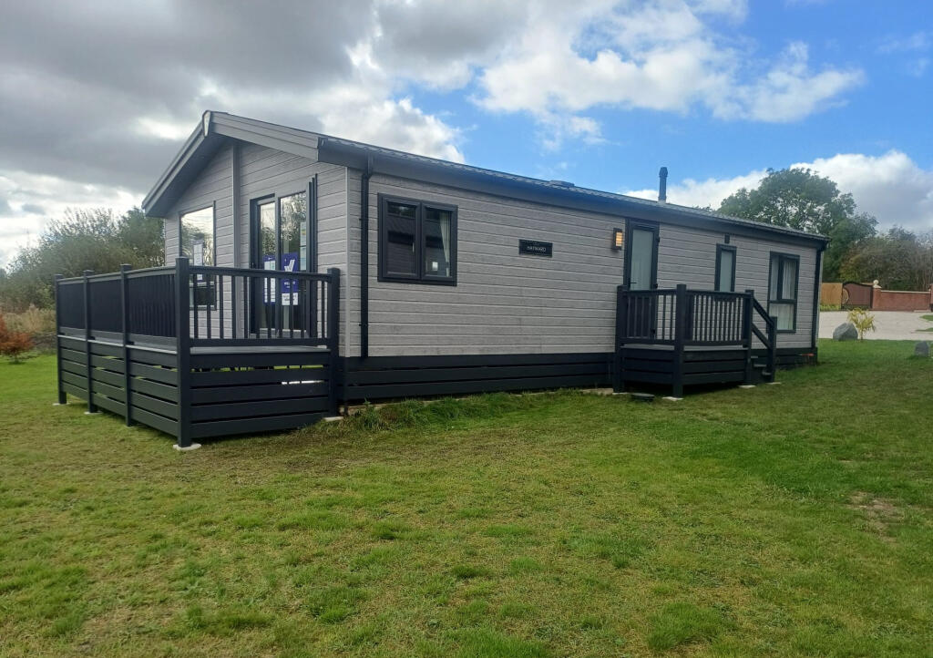 2-bed caravan on Swadlincote, Derbyshire, DE12, £155,000