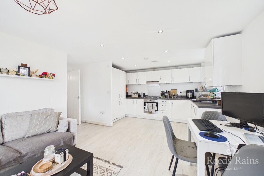 Guide Court, Audenshaw, Manchester, Greater Manchester, M34 photo 2