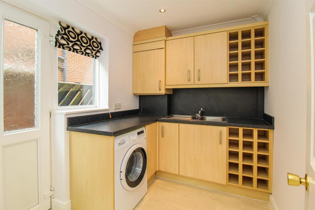 House in Wakefield - View 4