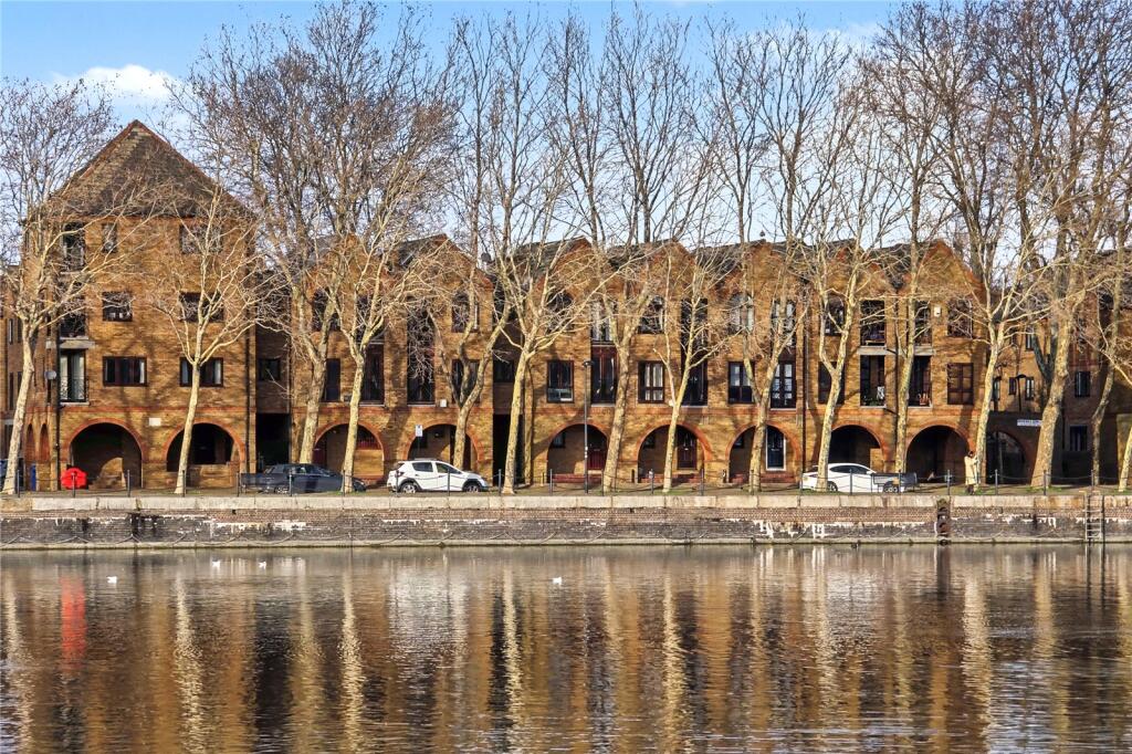 Main image of property: Brunswick Quay, Surrey Quays, SE16