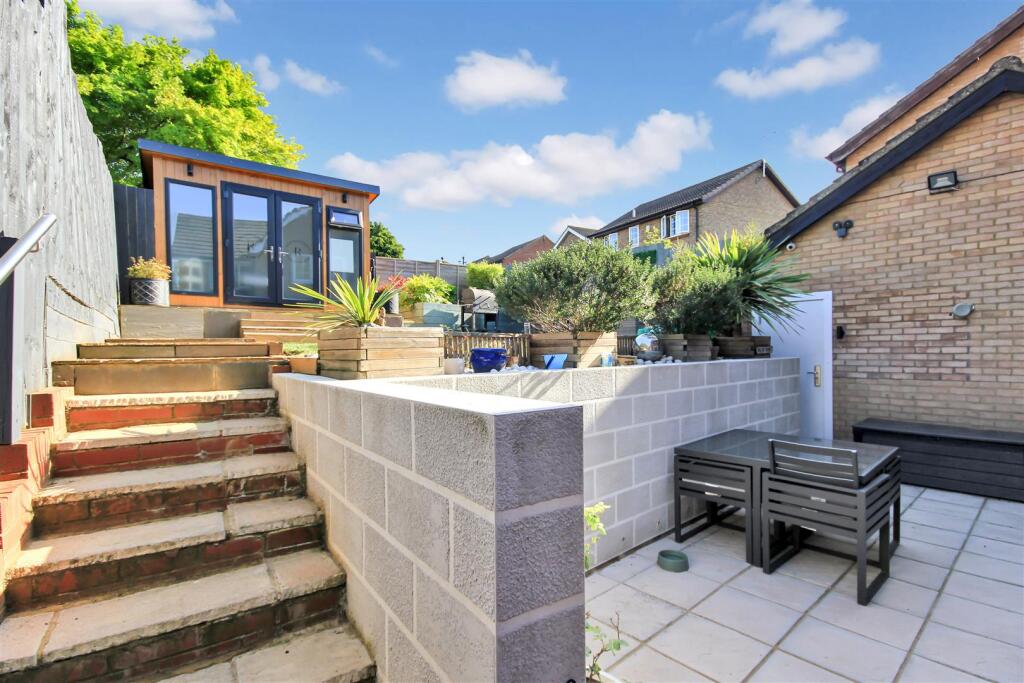 Muirfield Road, Wellingborough - View 5