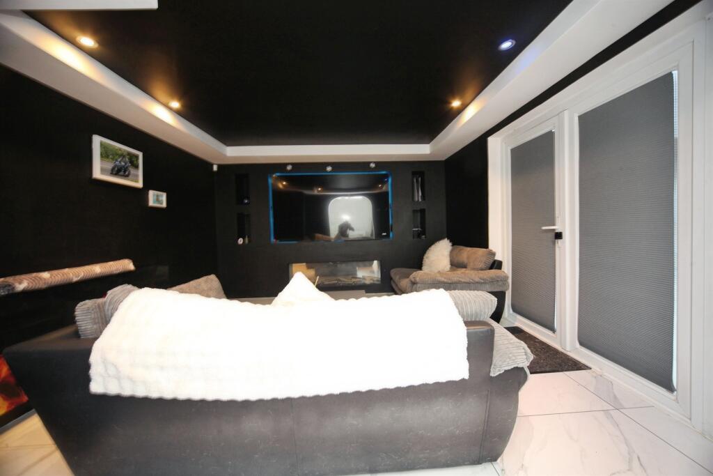 House in Luton - View 4
