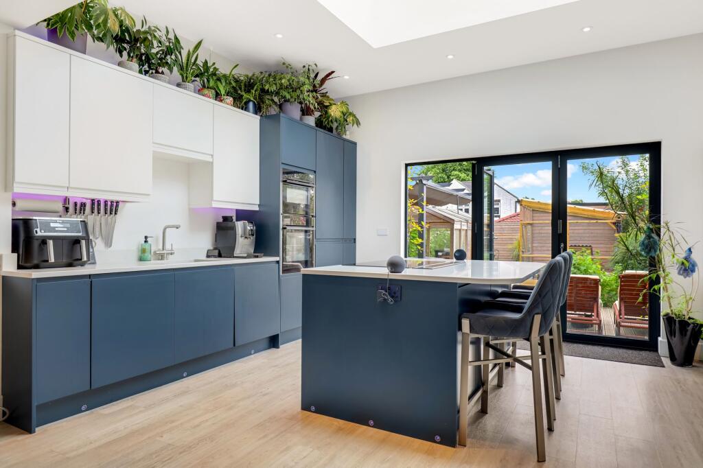 House in Nottingham, Woodthorpe - More