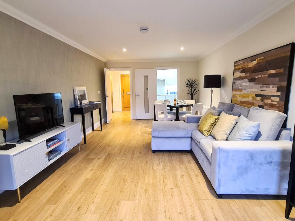 London Road, Marlborough, Wiltshire, SN8 photo 2