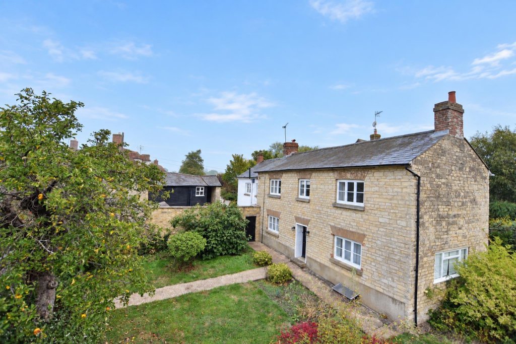House in Thornborough, Lower End - View 4
