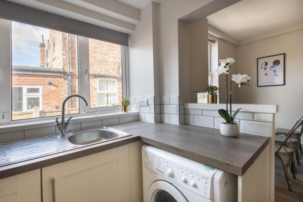 23 Kimbolton Avenue, Nottingham, NG7 - View 3