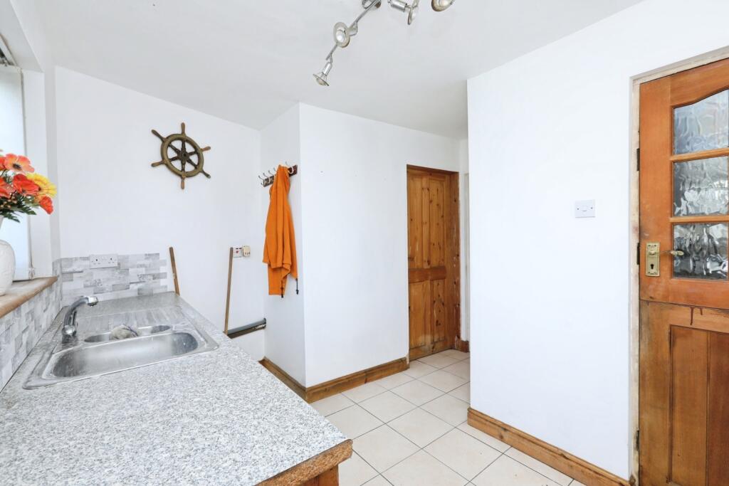 Firbeck Crescent, Langold, Worksop, Nottinghamshire, S81 photo 5