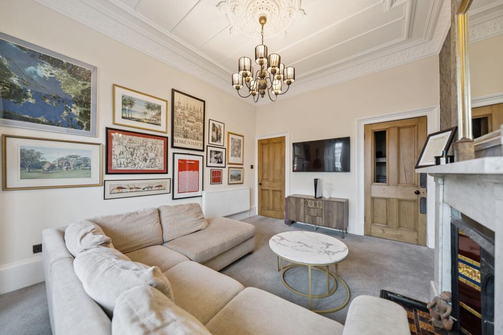 Main image of property: 129 Kilmarnock Road, Flat 1/1, Shawlands, Glasgow, G41 3YT