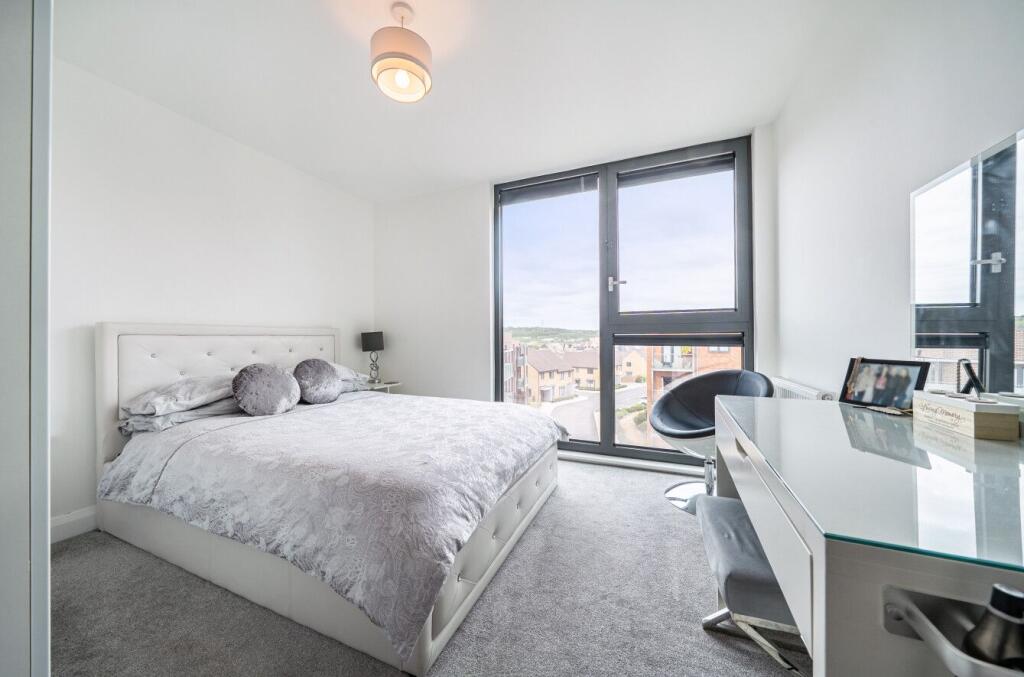 Apartment in Dartford - View 5