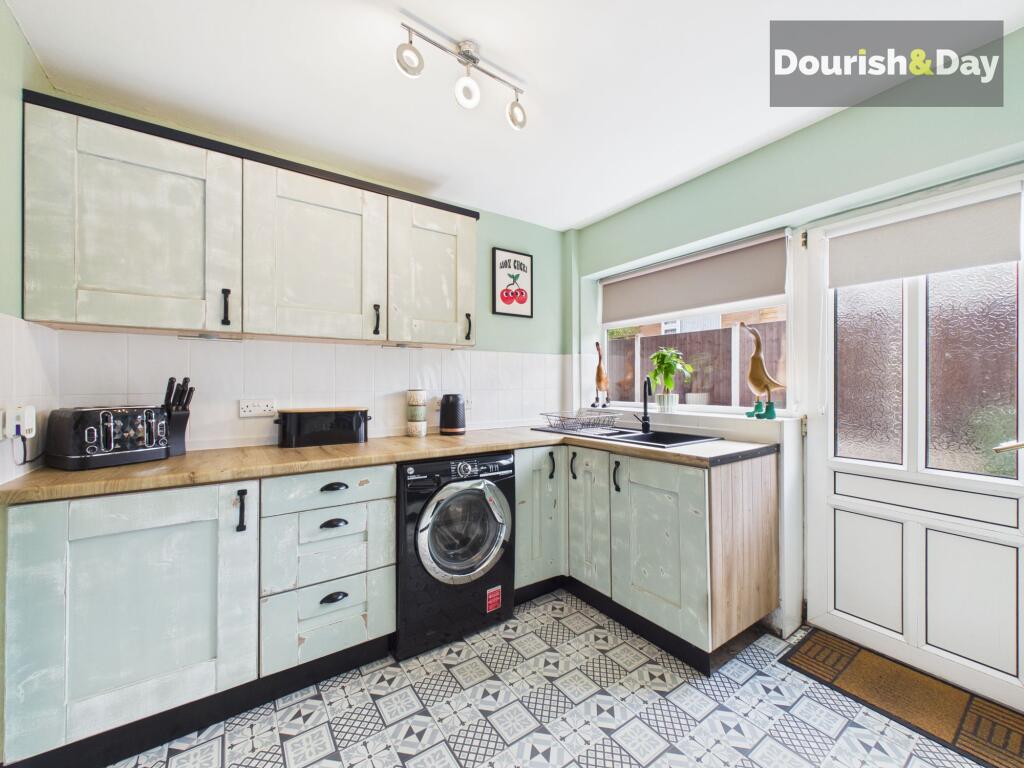 House in Market Drayton, Dalelands, Little Drayton - More