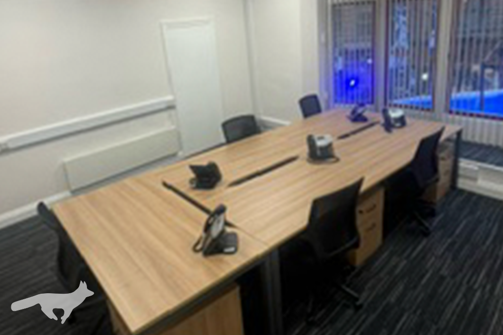 Office: > 5 Desks