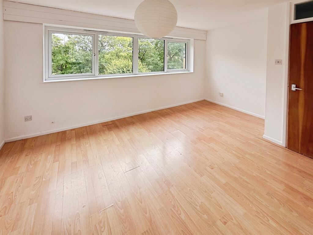Apartment in Yeovil, Somerset - View 3