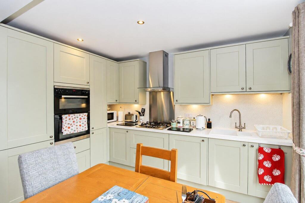 House in Wakefield - View 3