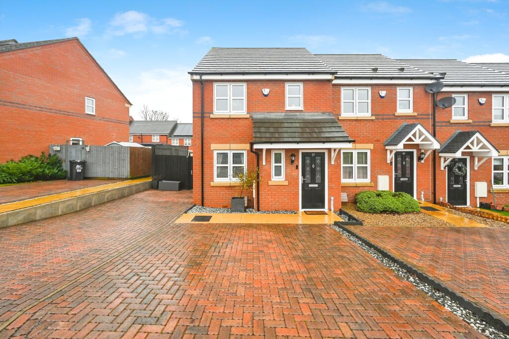 3-bed semi-detached on Goodacre Close, Alfreton, DE55, £220,000