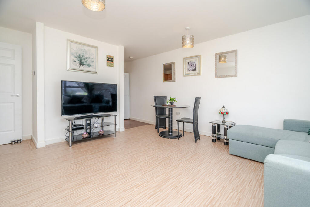 Apartment in Milton Keynes - View 4